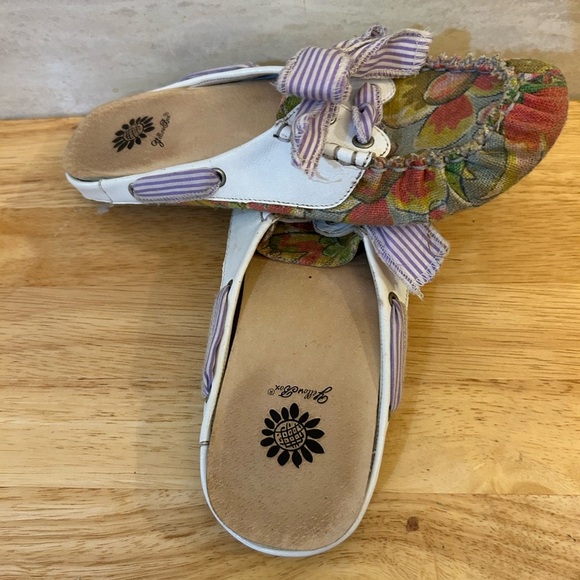 Yellow Box Kenzie Stroll Ballerina Floral Flats with Lavender Bow - Picture 3 of 7